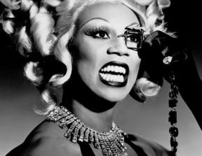 L.A. Eyeworks - "A face is like a work of art. It deserves a great frame."<br />photo credit: facebook.com/laeyeworks