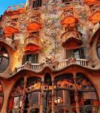 Antoni Gaudí<br />photo credit: geniusbeauty.com
